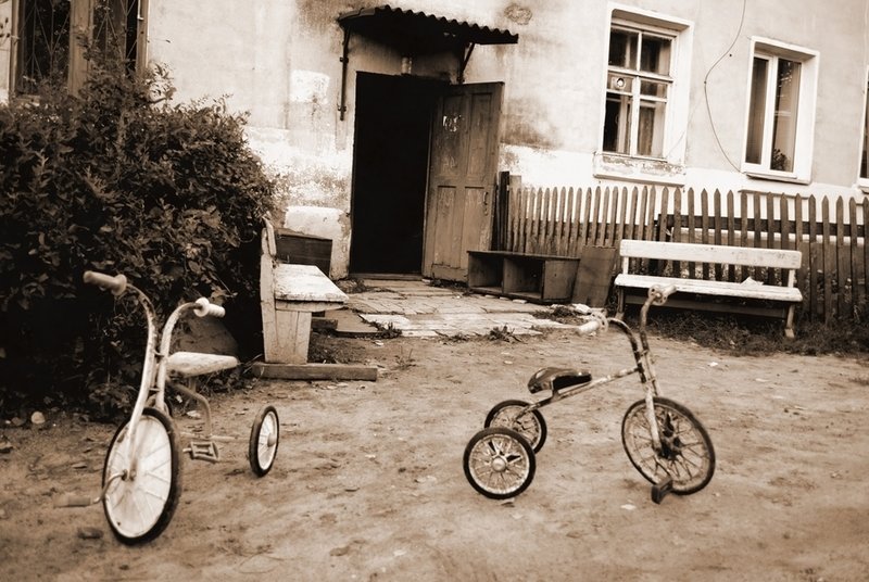 Во дворе. - Сергей Куличкин