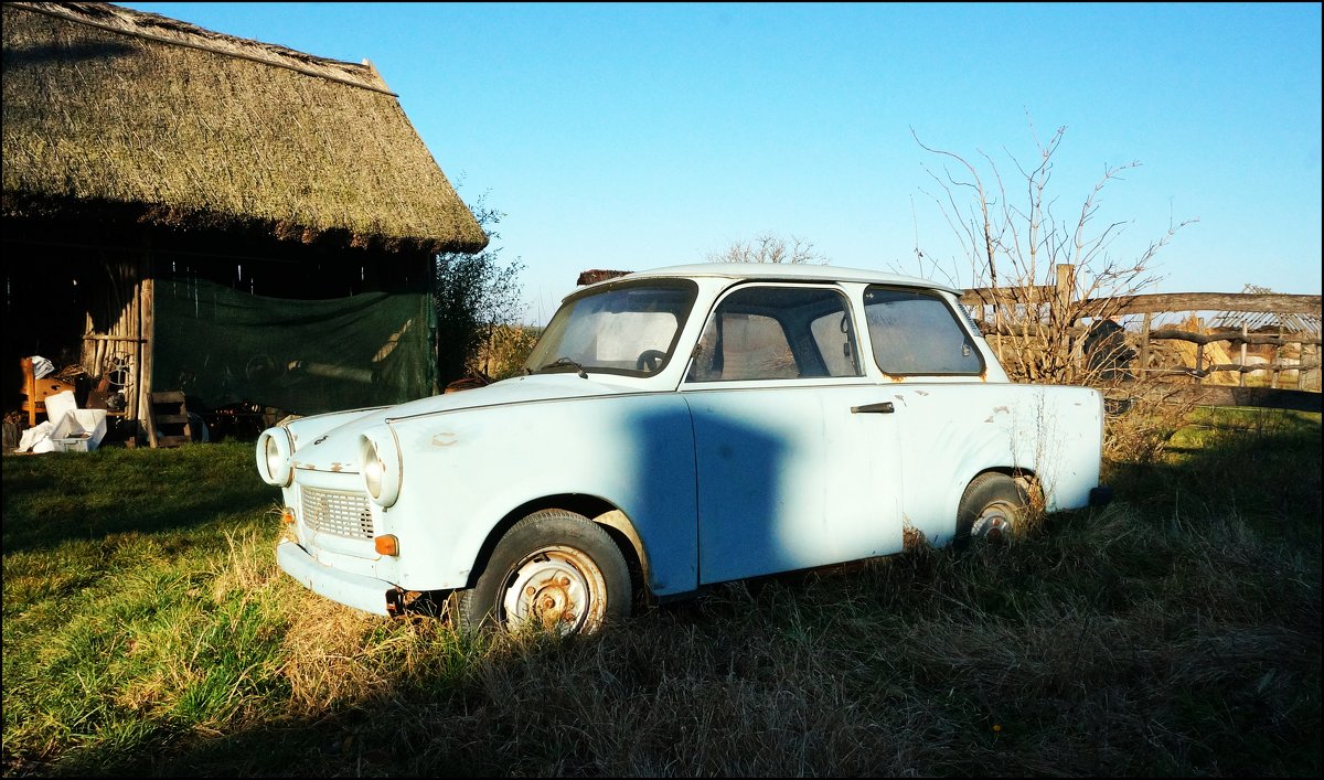 Трабант на ходу в цыганской деревне.(Венгрия) - Viktor Makarov