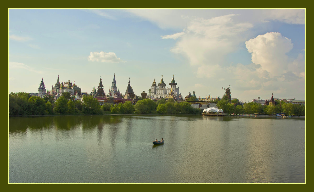 Лужковские фантазии (Москва, Измайлово, Вернисаж). - Владимир 