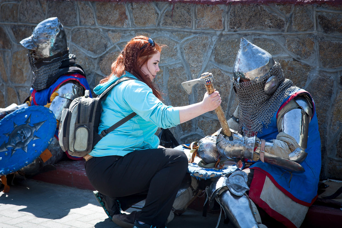 "Не плачь...кто ж без топора на битву-то ходит...?" - Аркадий Шведов "Не плачь...кто ж без топора на битву-то ходит...?" - Аркадий Шведов
