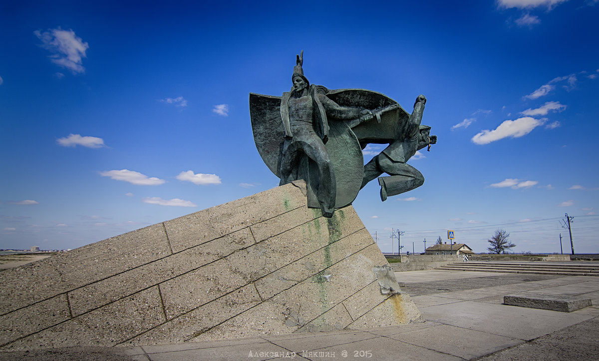 Памятник морякам Евпаторийского  морского десанта, высаженного у берегов Евпатории 5 января 1942 г. - Алексадр Мякшин