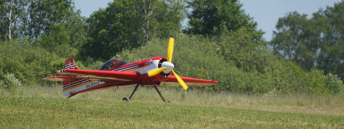 Воздушный акробат Су-26. - Олег Чернов