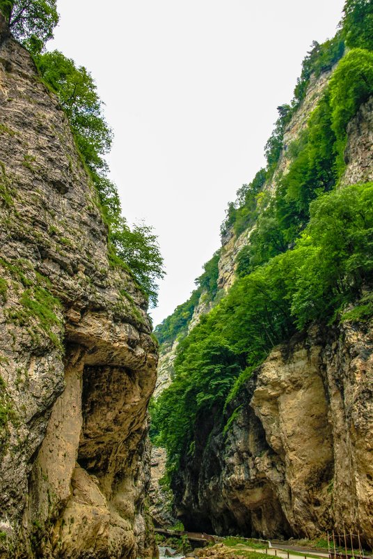 К Чегемским водопадам - Андрей Воробьев К Чегемским водопадам - Андрей Воробьев