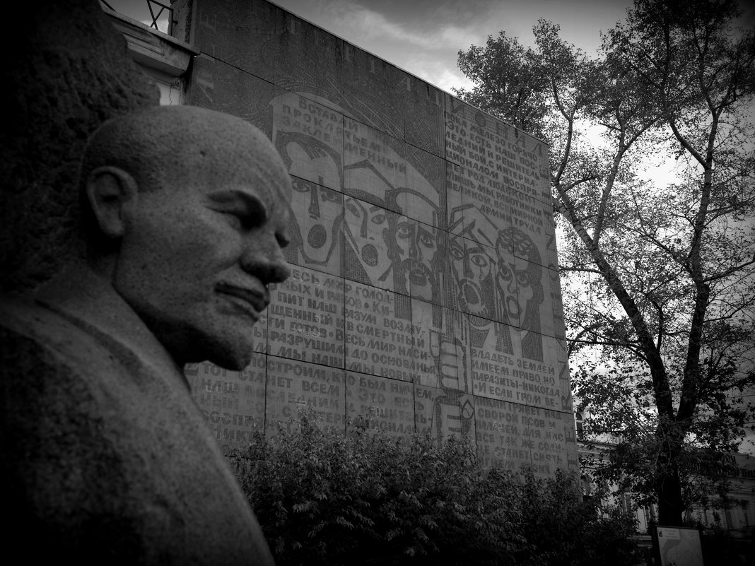 *** - Алексей Неустроев