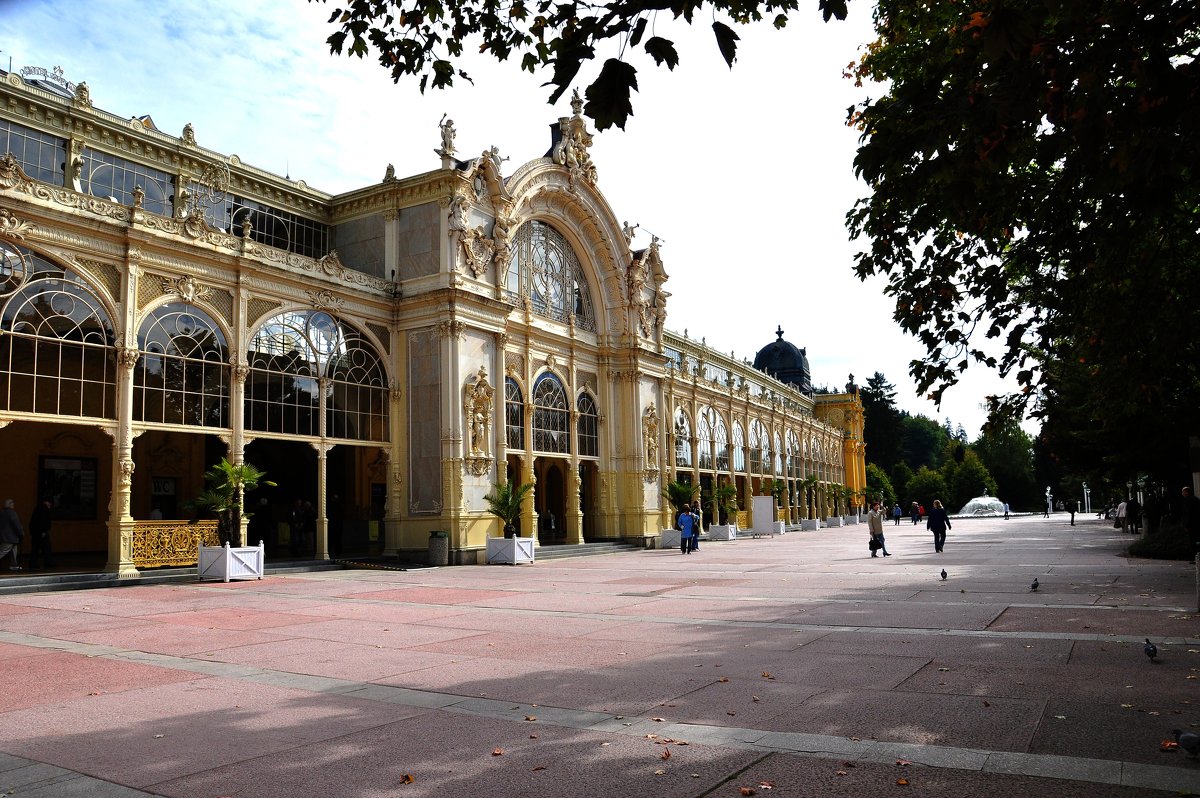 Колоннада в Марианских Лазне(Вид снаружи) - Евгений Дубинский Колоннада в Марианских Лазне(Вид снаружи) - Евгений Дубинский
