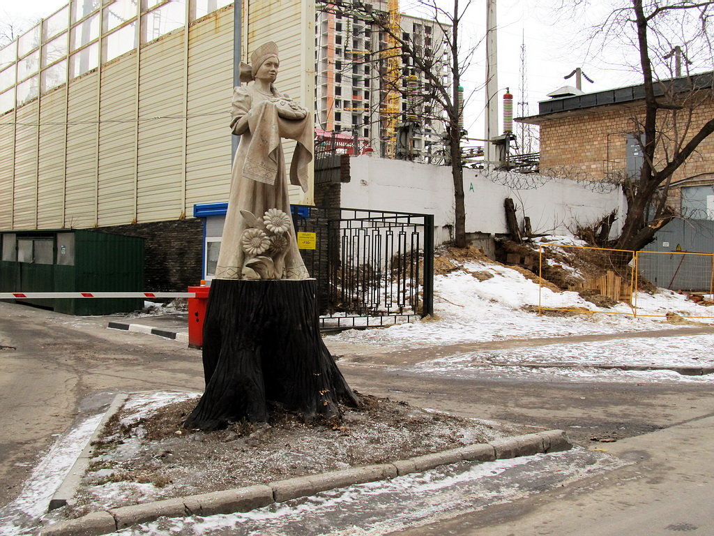 Ночью и днем - всегда встречает всех гостеприимно ... - Николай Дони