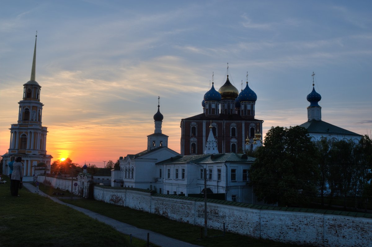 Великолепный вид на Рязанский Кресмль на фоне ясного весеннего неба. - Константин Тимченко