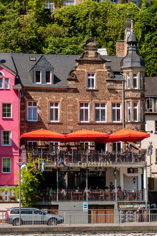 Кафе и рестораны города Кохэм. Вид с реки Мозель - Witalij Loewin Кафе и рестораны города Кохэм. Вид с реки Мозель - Witalij Loewin