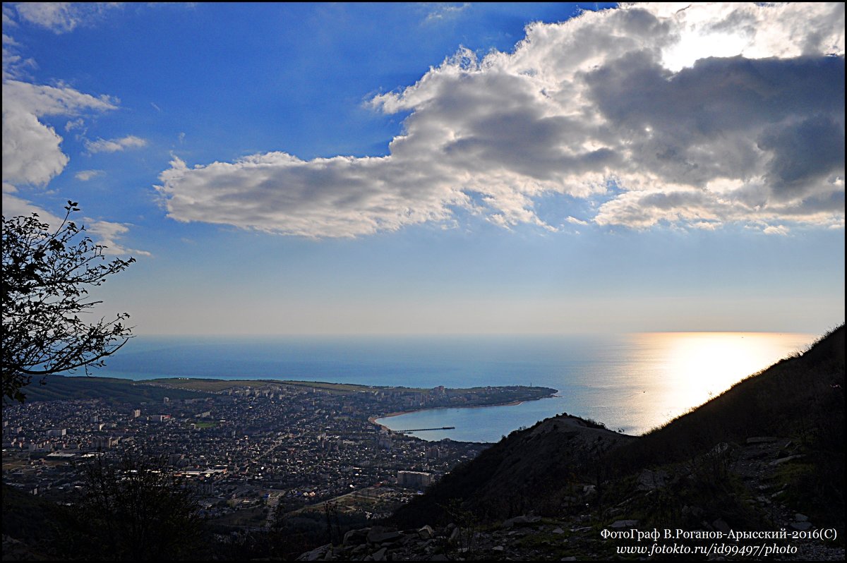 ОКТЯБРЬ В ГЕЛЕНДЖИКЕ - Валерий Викторович РОГАНОВ-АРЫССКИЙ