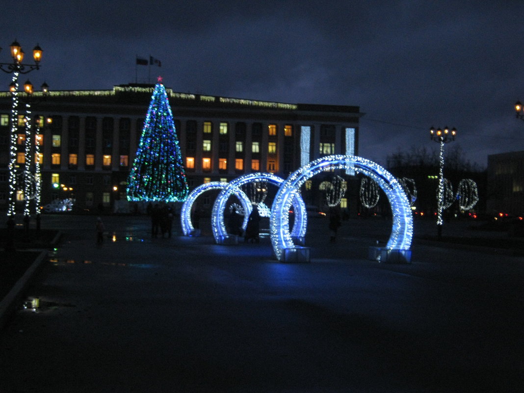 Городская площадь в новогодние праздники - Татьяна Гусева Городская площадь в новогодние праздники - Татьяна Гусева