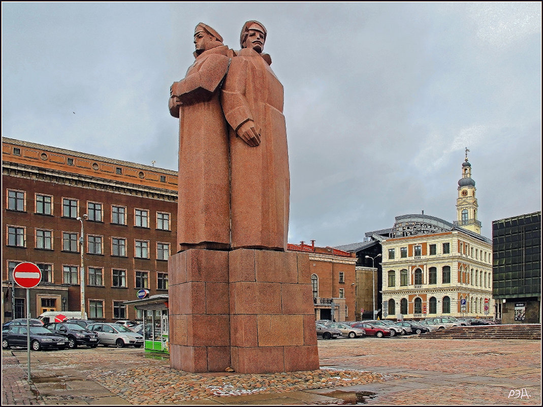 *** - Роланд Дубровский