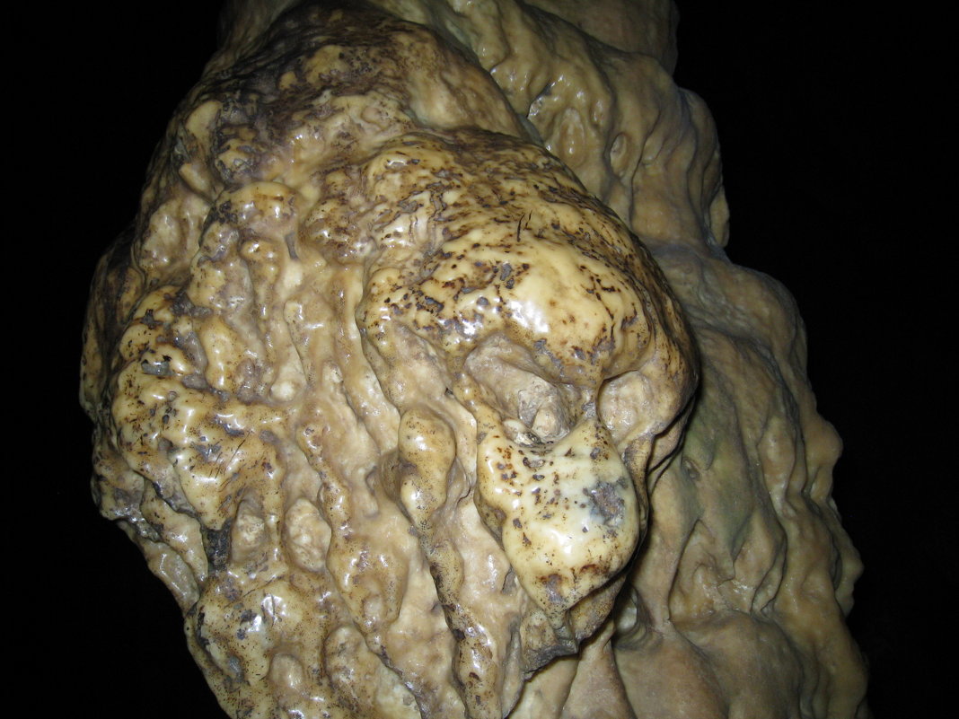 В Новоафонской пещере - Ираида Мишурко В Новоафонской пещере - Ираида Мишурко