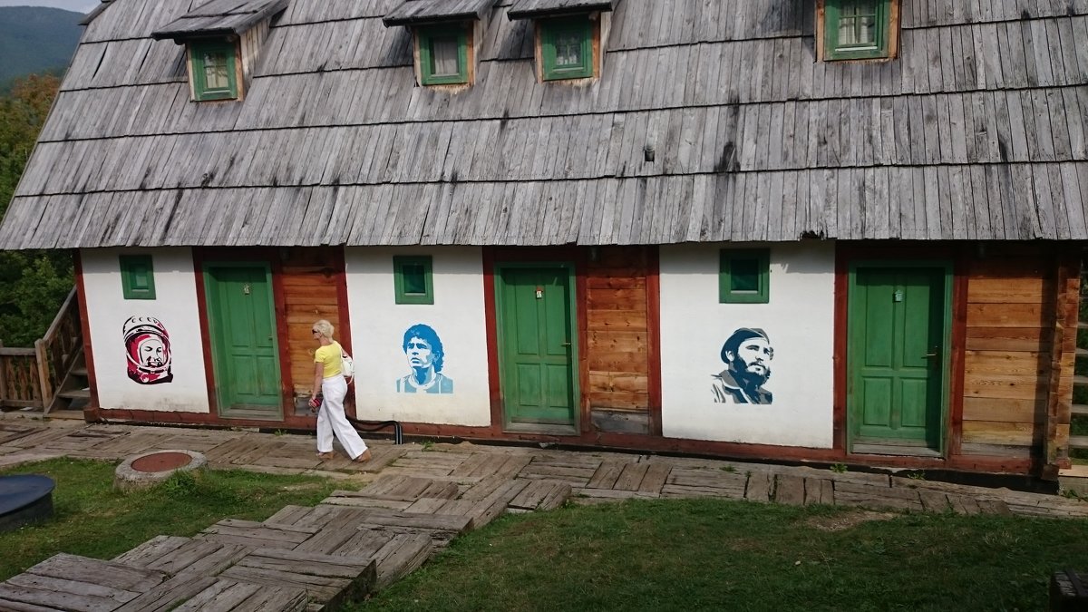 Деревня режиссера Кустурицы - Лев 