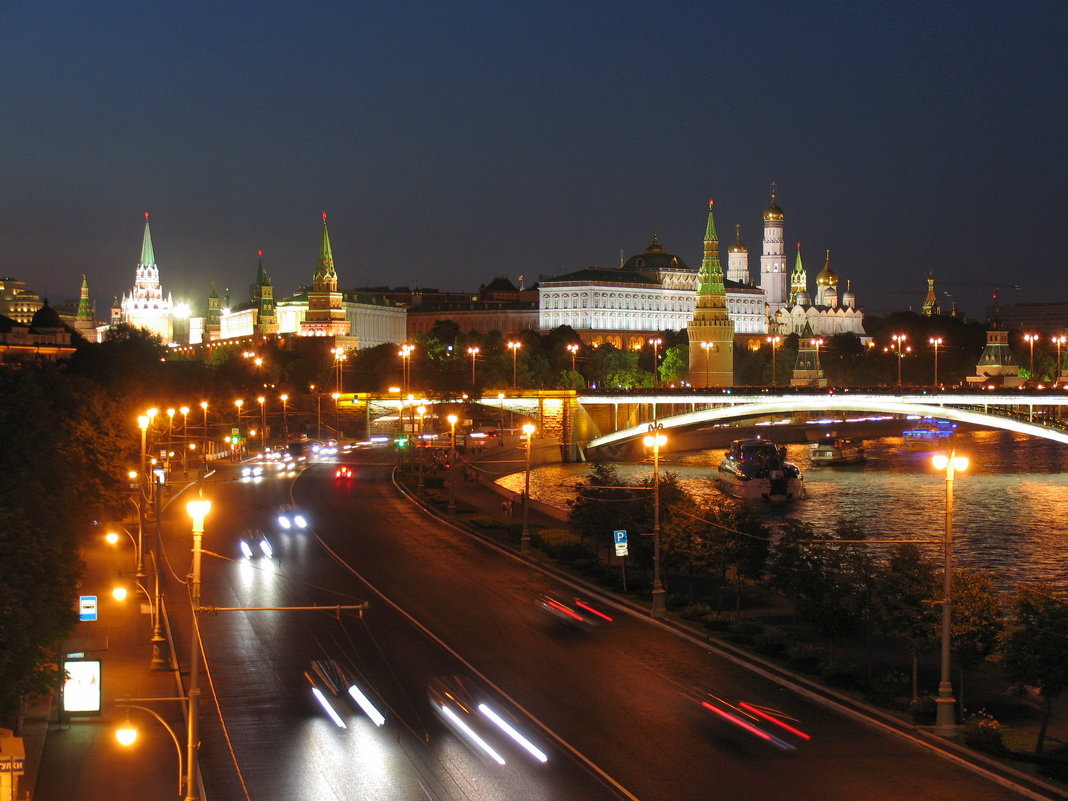 С Патриаршего моста. - Саша Бабаев