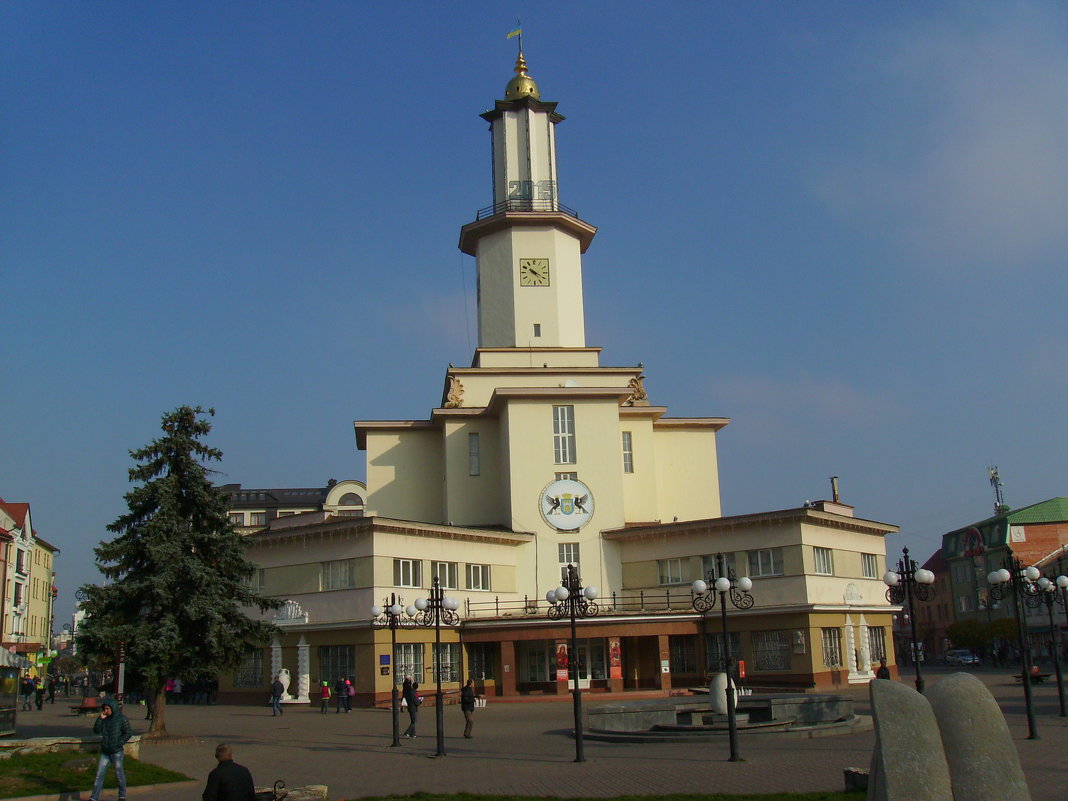 Городская   ратуша   Ивано - Франковска - Андрей  Васильевич Коляскин