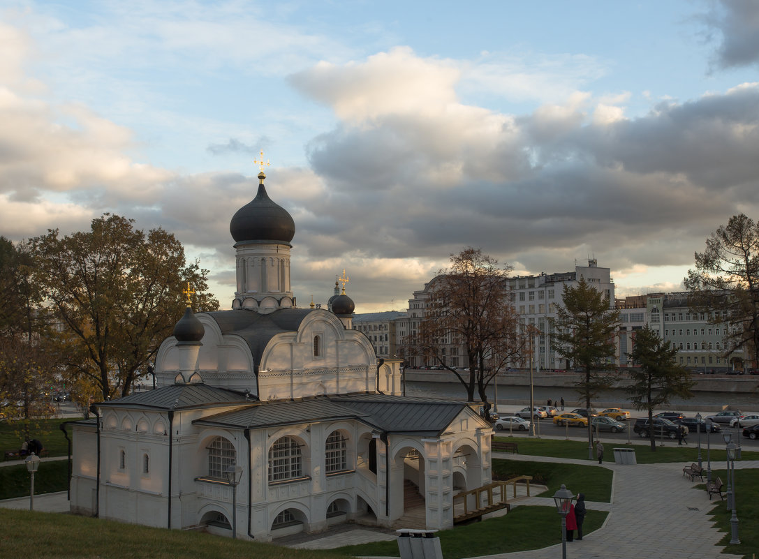 В Зарядье. Церковь зачатия Анны, "что в углу". - Александра 