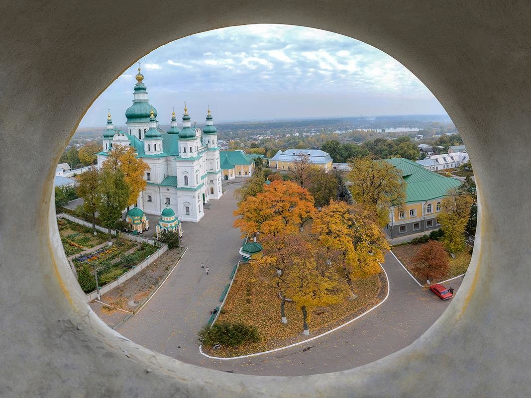 В Троицком монастыре - Сергей Тарабара