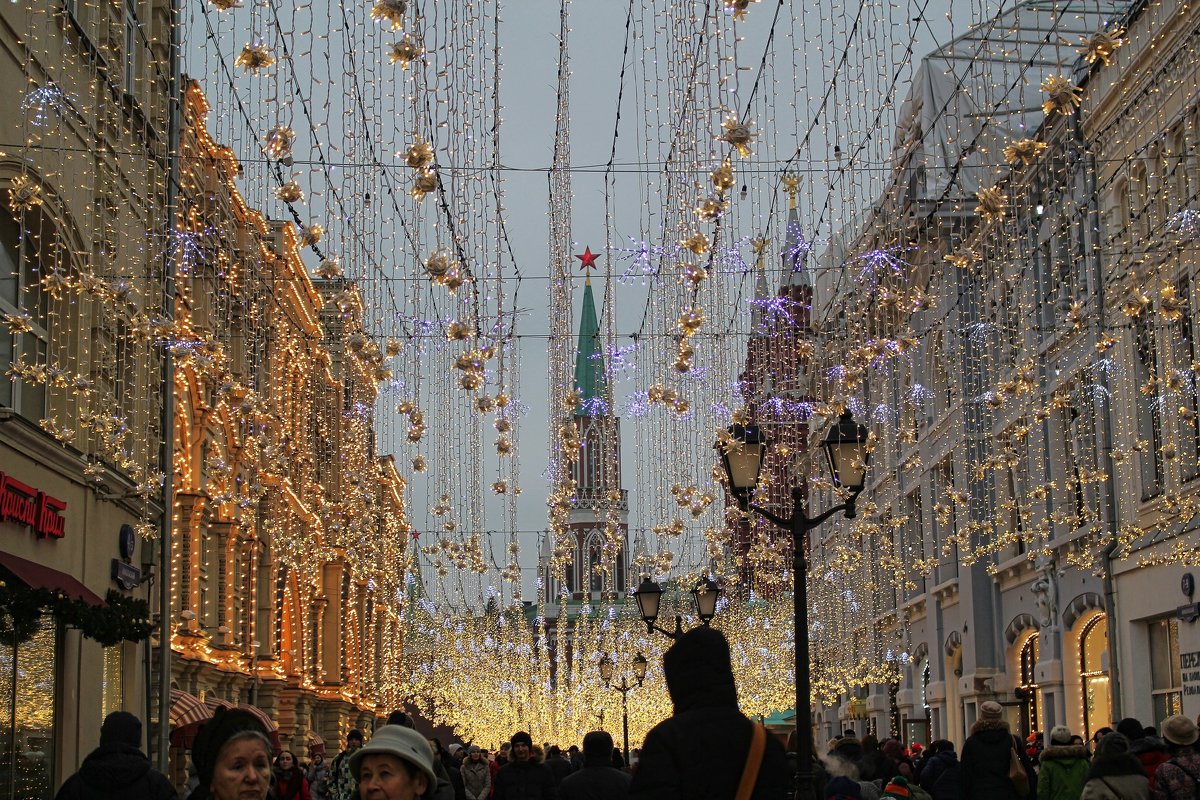 Москва предновогодняя. По Никольской... - Larisa 