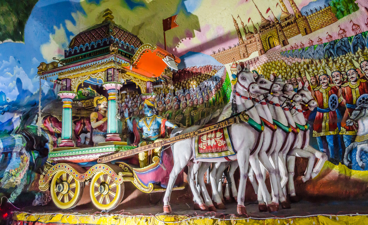 Сцены индийского эпоса в пещере Бату (Batu Cave), Куала-Лумпур, Малайзия. - Edward J.Berelet