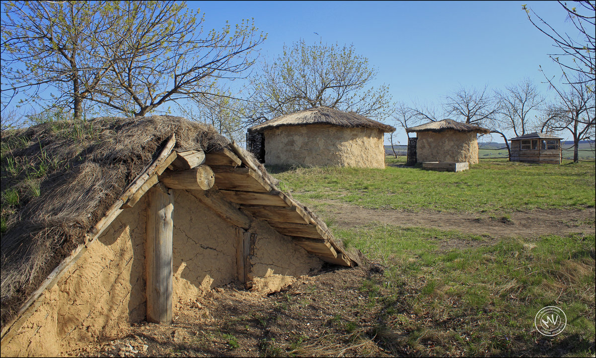 Старинные домики  (Дивногорье.Лискинский район) - Максим Минаков