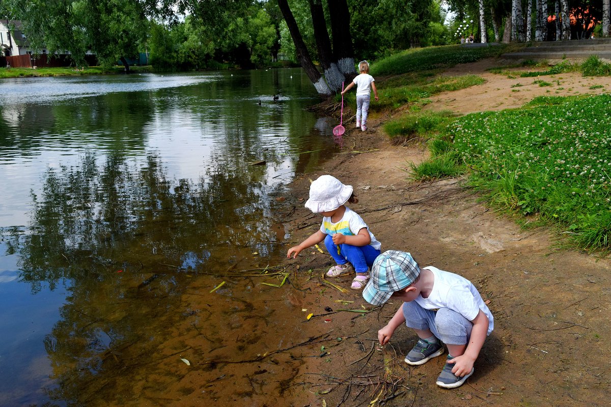 Ни песочницы, ни игрушки не нужны, была бы вода... - Татьяна Помогалова