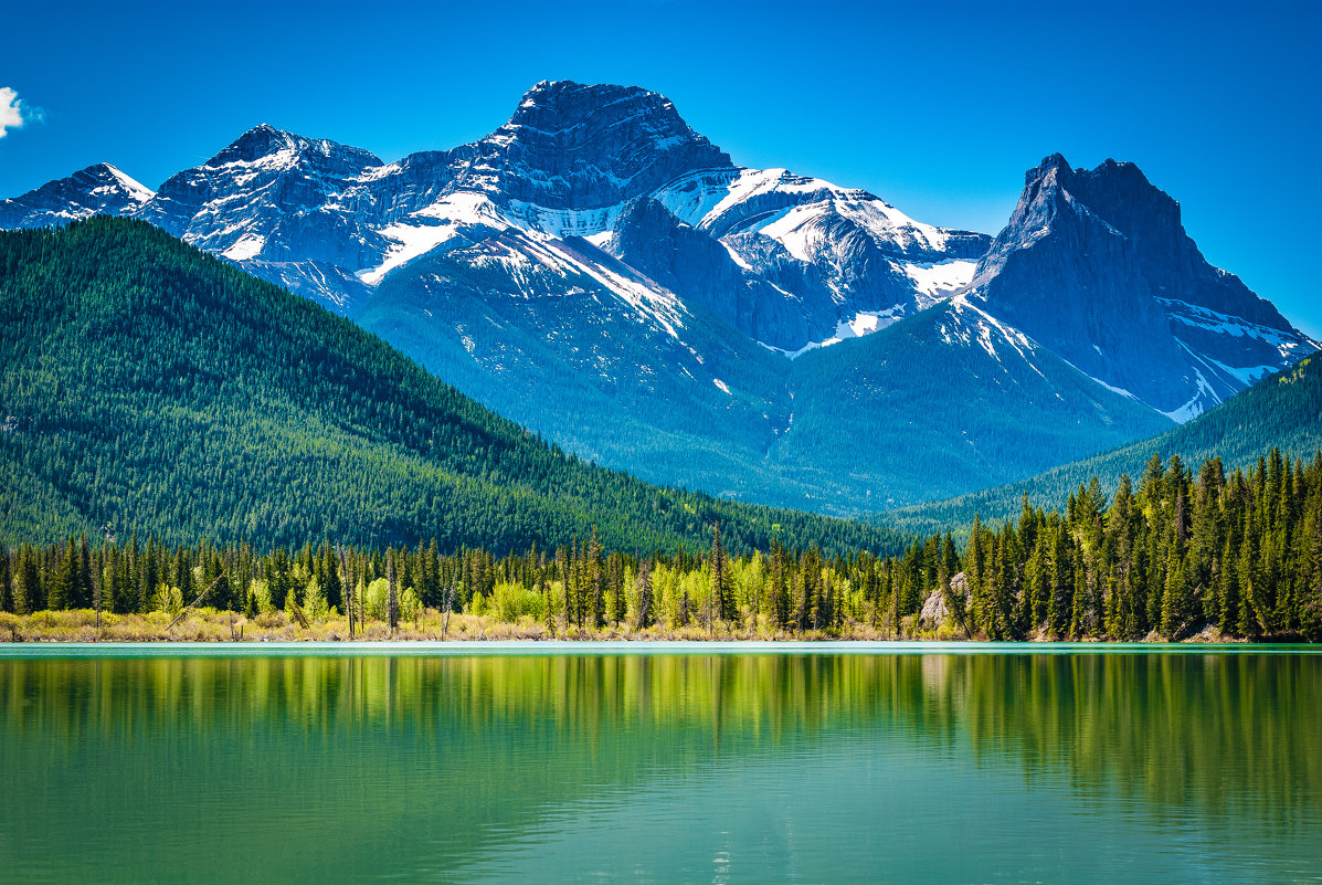 Gap Lake. Alberta. Canada - Andy Zav