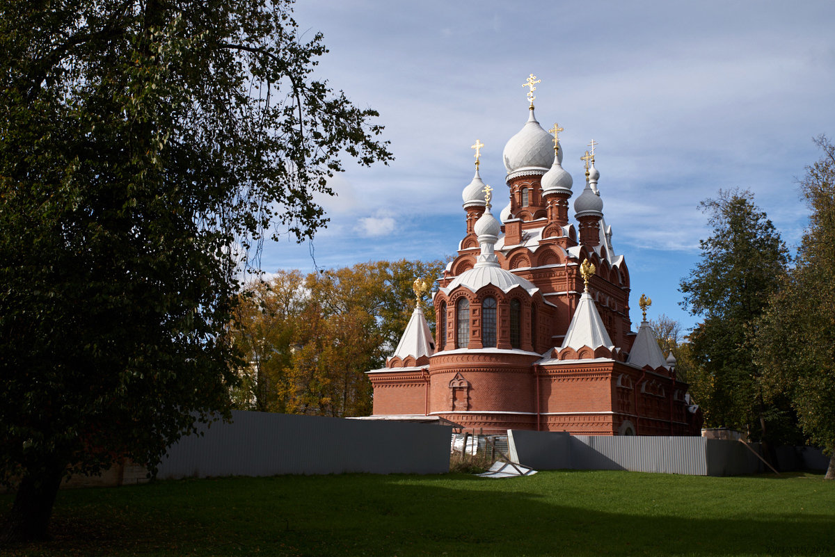 ЦЕРКОВЬ ИУЛИАНА ТАРСИЙСКОГО И ИЛИИ ПРОРОКА ЛЕЙБ-ГВАРДИИ КИРАСИРСКОГО ПОЛКА - Валентина Харламова