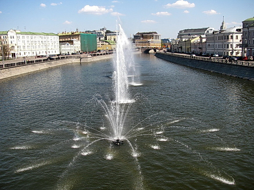 Водоотводной канал. Вид с Лужкова моста. - Татьяна Беляева