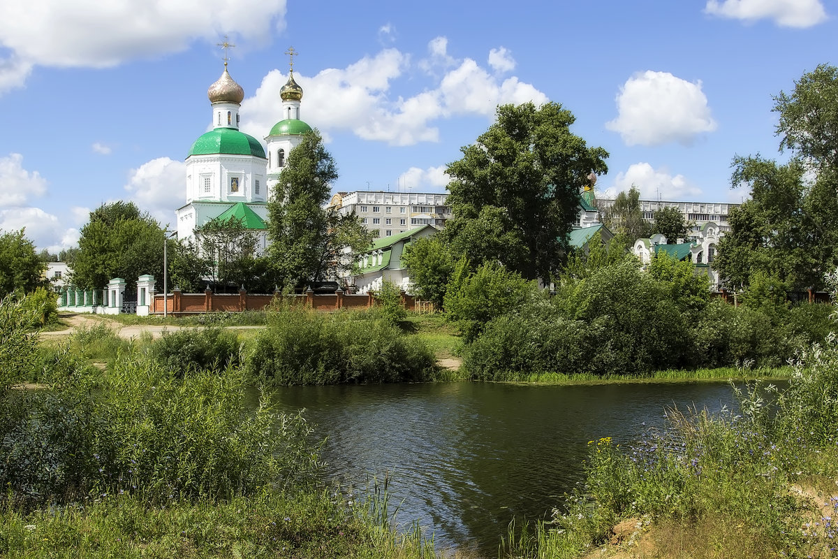 Вид на Воскресенский храм и старую набережную. - Анатолий Грачев