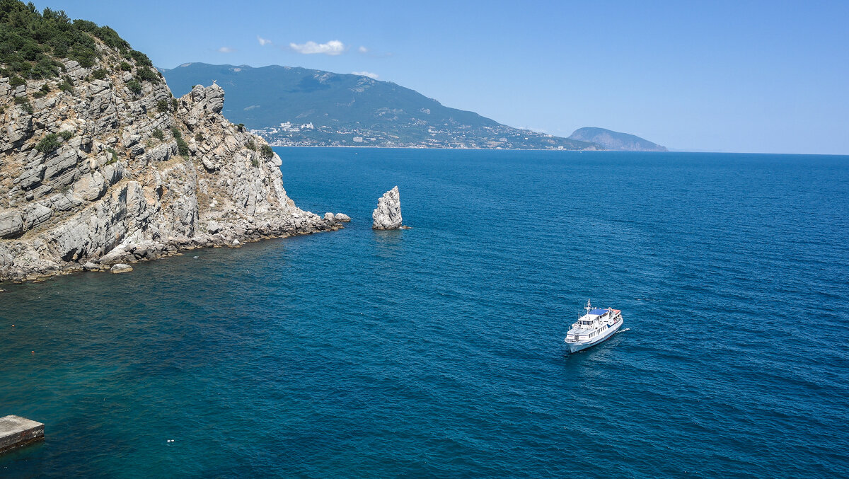 Крым.Вид на море. Ласточкино гнездо.(2) - Ирина Майорова