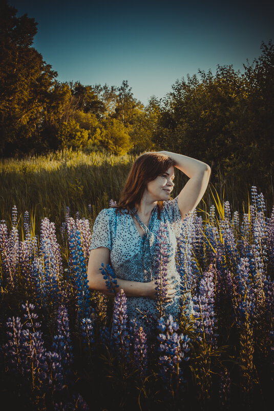 девушка позирует - Дима Дима