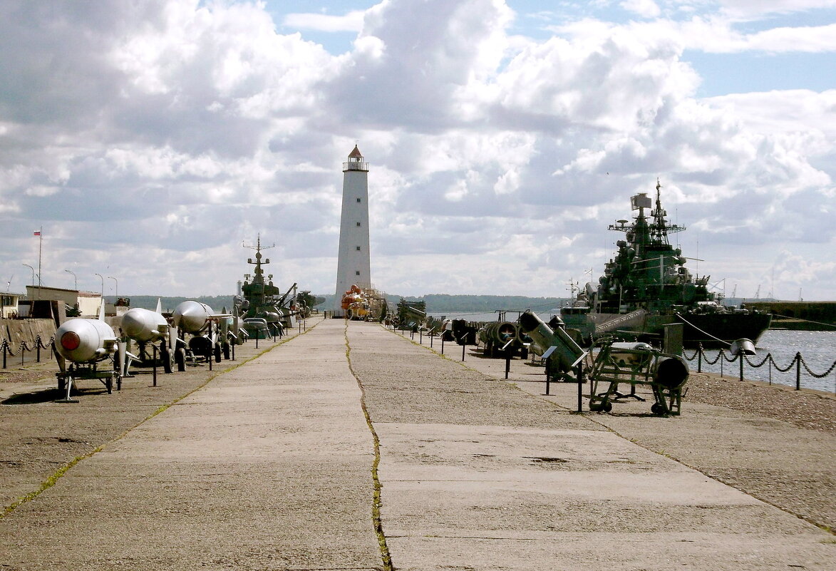Маяк и военная техника. - Лия ☼