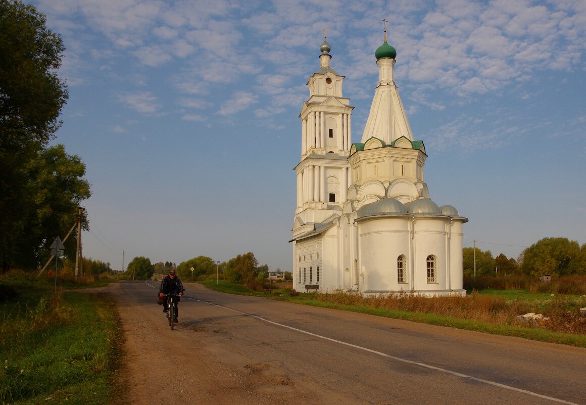 Дороги Ярославской области.Церковь в селе Елизарово. - Сергей Моченов