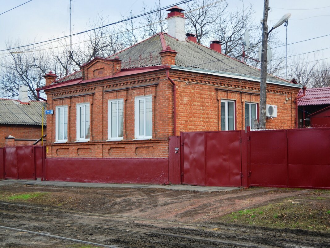 Новочеркасск. Дом по ул. Щорса 23. - Пётр Чернега