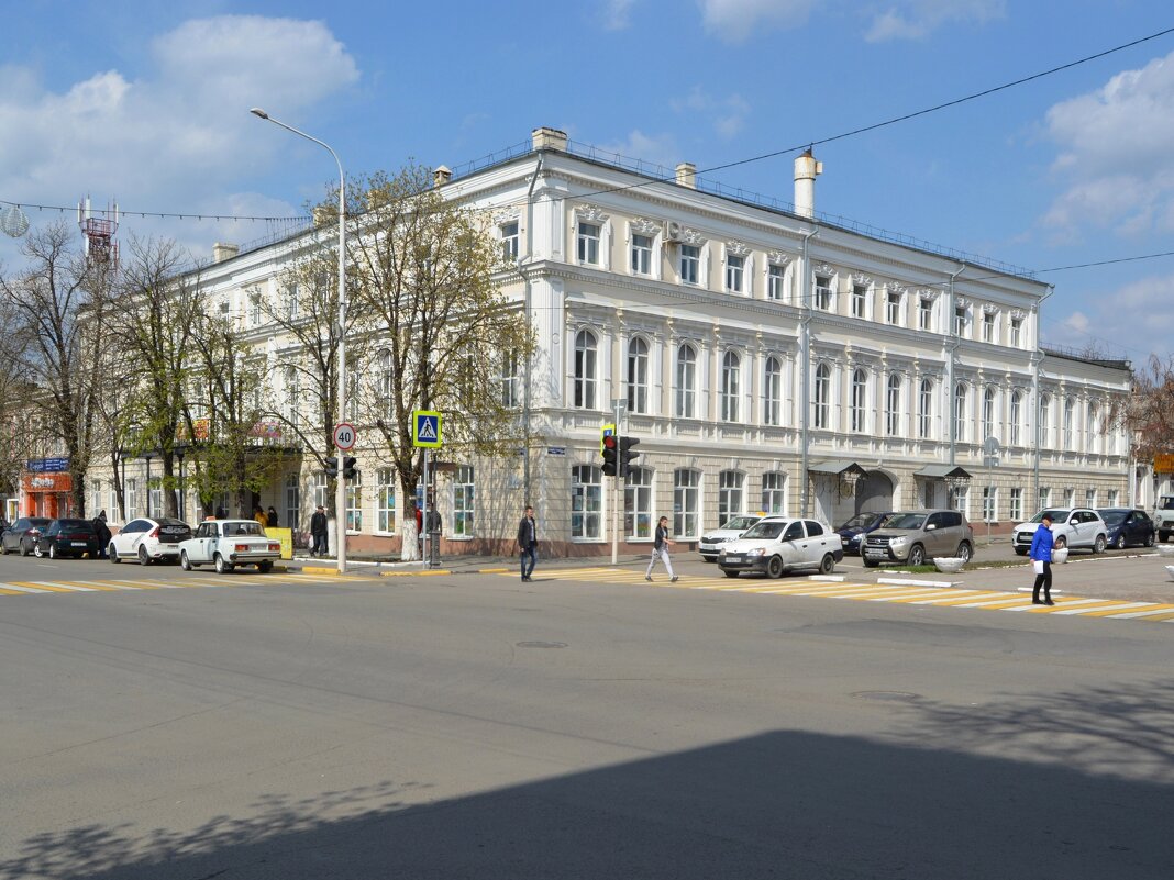 Новочеркасск. Здание бывшего Донского Офицерского собрания. - Пётр Чернега