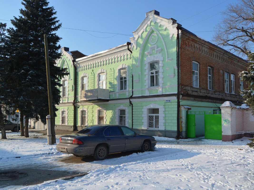 Новочеркасск. Дом по ул. Дворцовой 10. - Пётр Чернега