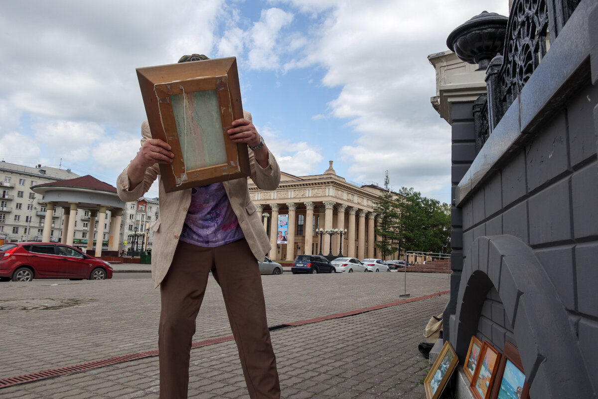 Подготовка экспозиции - Валерий Михмель 