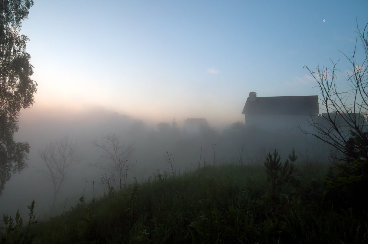 На краю туманного оврага - Валерий Иванович
