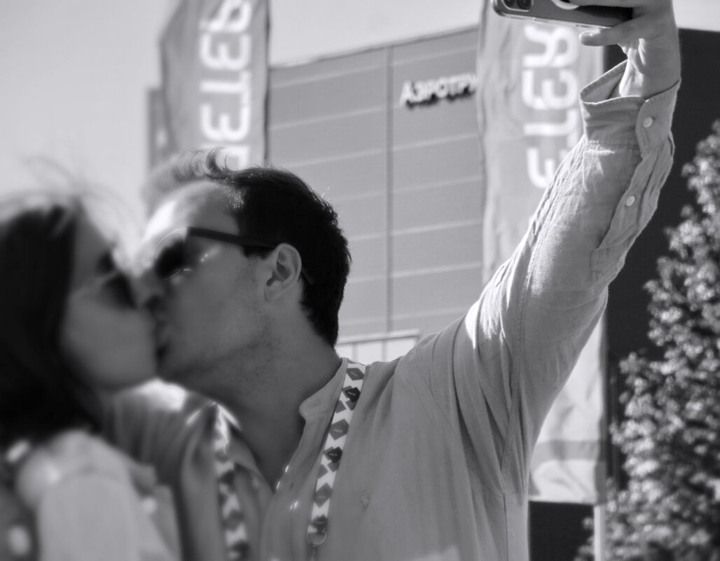 никаких селфи не хватит на их поцелуй - sv.kaschuk 