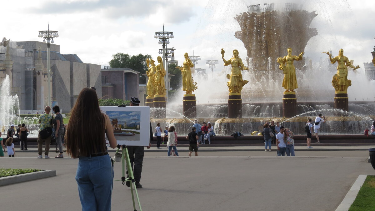 Художница у фонтана "Дружба народов". ВДНХ. - Елен@Ёлочка К.Е.Т.