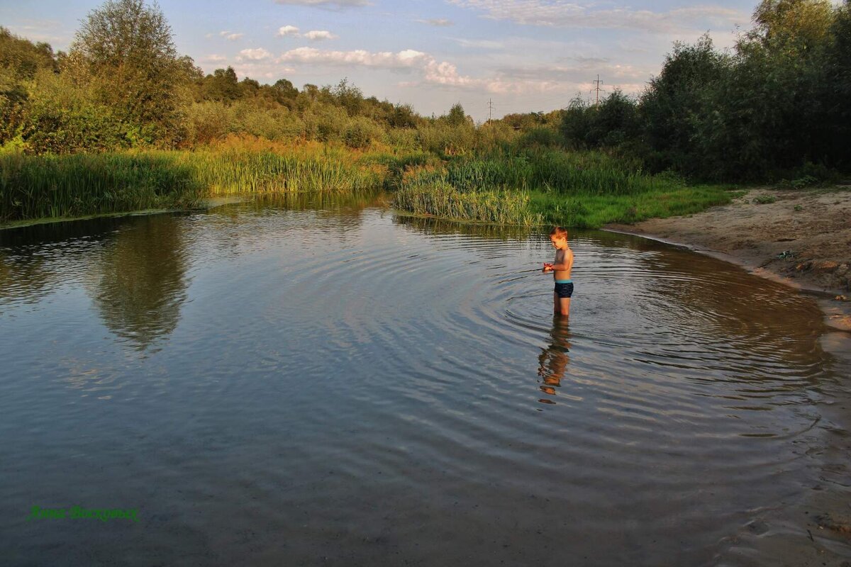 А вода уже холодная. Храбрый малыш. - Восковых Анна Васильевна 