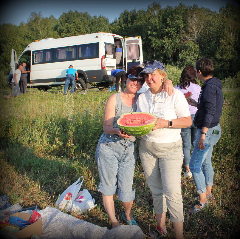 Когда меняли колесо, мы резали арбуз.... - Марина Валиуллина