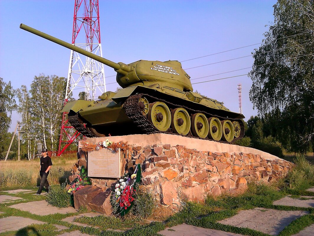 * Памятник танкисту * ... Легендарный танк Т-34 в селе Уксянское! - Елена Хайдукова ( Elena Fly ) * Памятник танкисту * ... Легендарный танк Т-34 в селе Уксянское! - Елена Хайдукова ( Elena Fly )