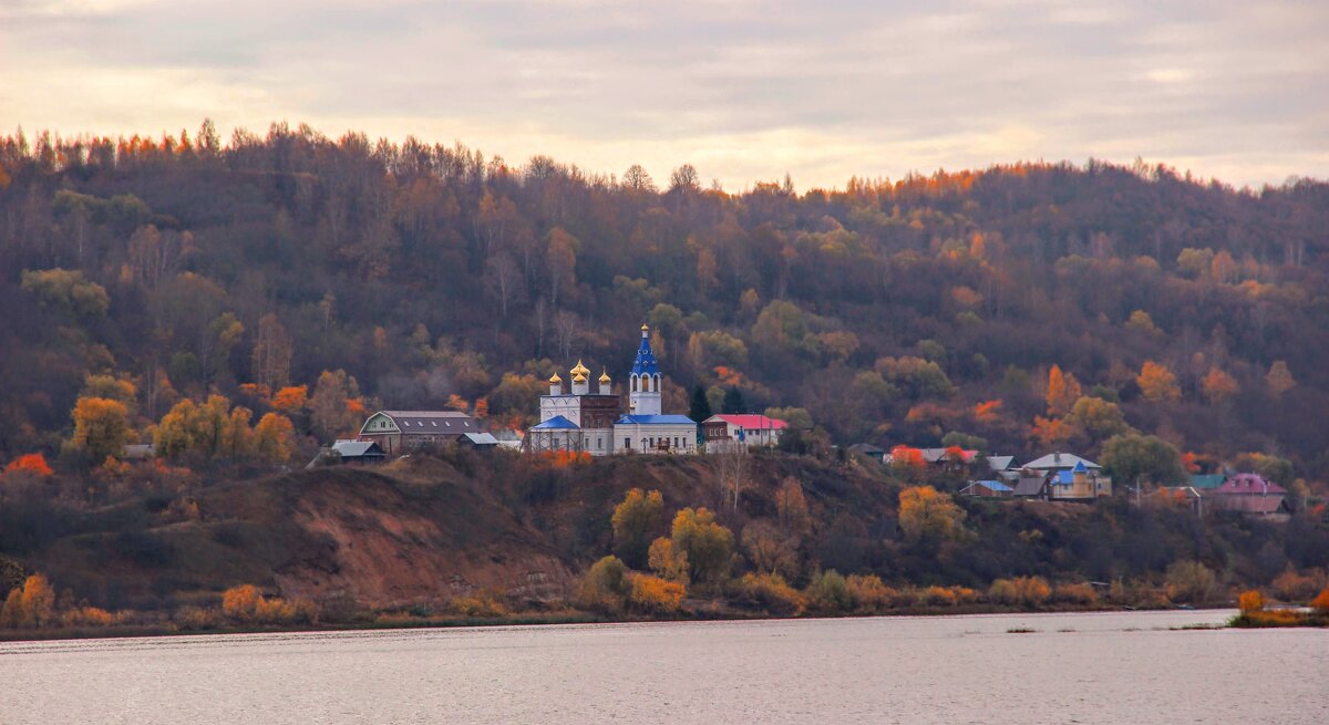 Напротив Макарьева монастыря - Вячеслав Случившийся Напротив Макарьева монастыря - Вячеслав Случившийся