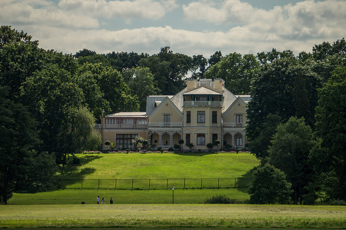В парке - Ирина Соловьёва В парке - Ирина Соловьёва