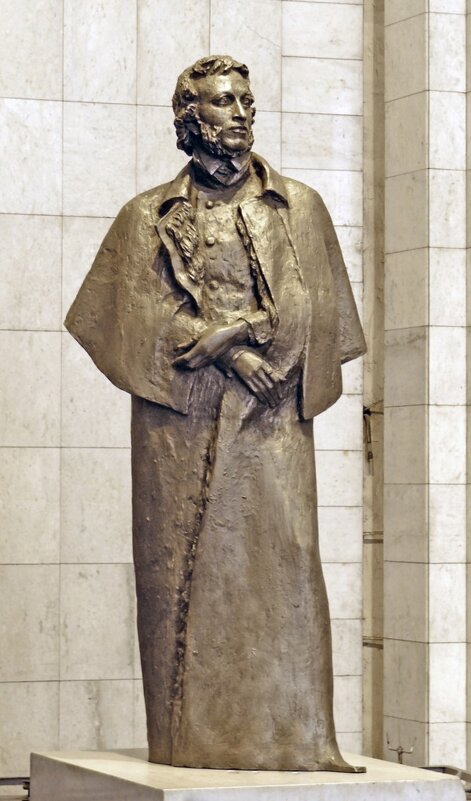 Скульптура "А.С. Пушкин на дуэли" на станции СПБ метро "Чёрная речка". Автор М.К - Стальбаум Юрий 