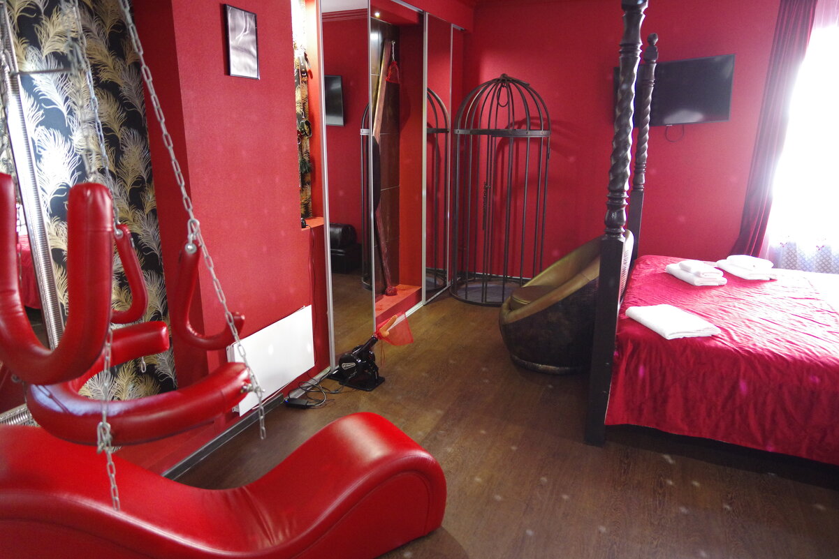 Необычный отель - And I go