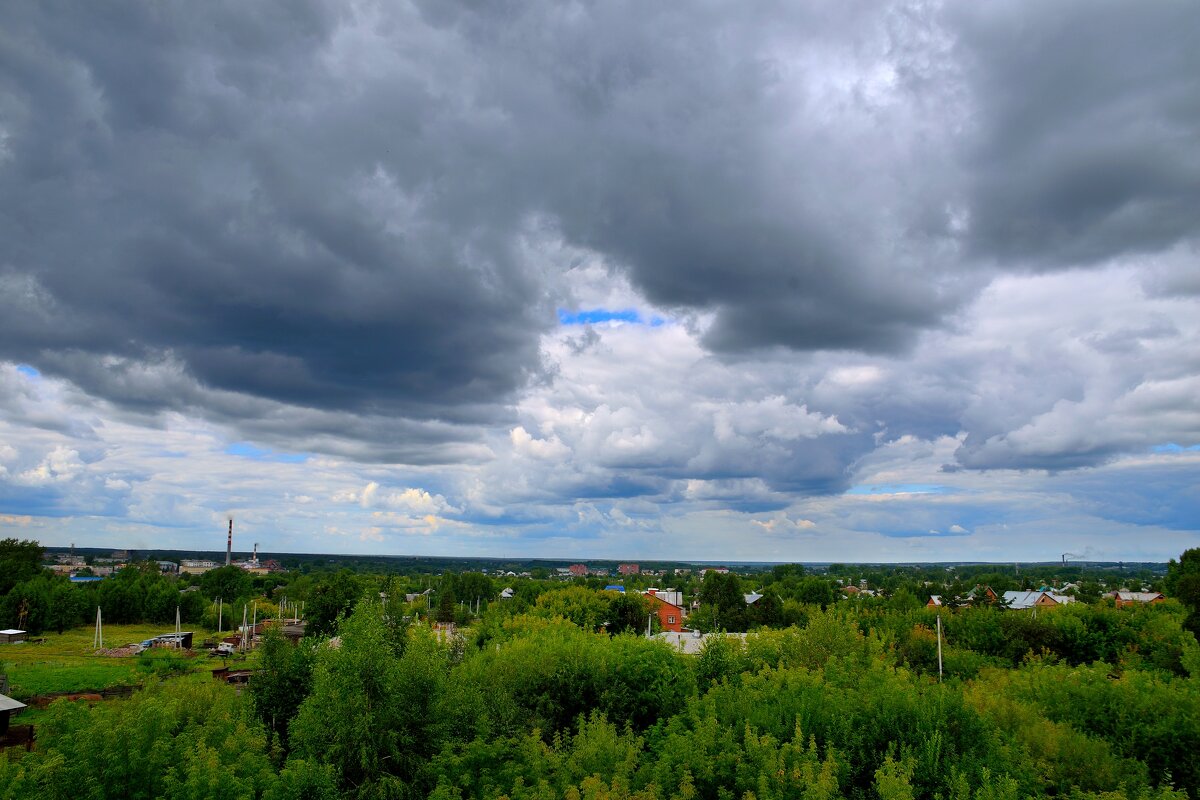 ОБЛАКА НАД ГОРОДОМ. - Владимир Мигонькин