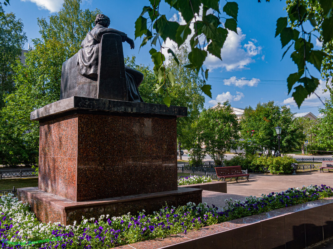 Ухта летняя, Старый город, памятник Пушкину работы знаменитого петербуржца Николая Бруни - Николай Зиновьев