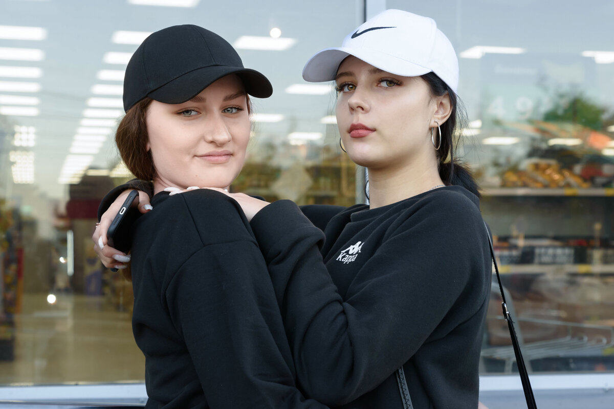 Мирослава и Алина. - Анатолий Сидоренков Мирослава и Алина. - Анатолий Сидоренков